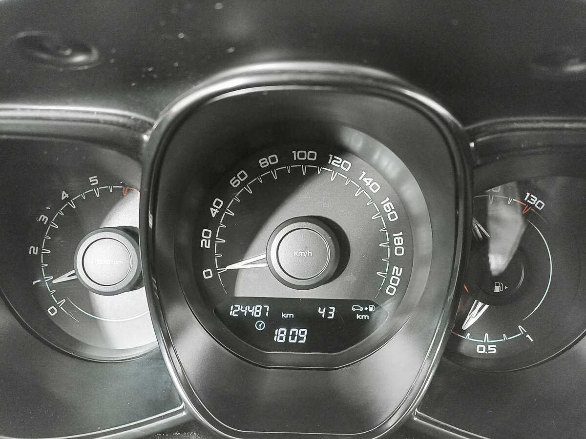 Lada (ВАЗ) Vesta с пробегом — 2017 год. Фото: #10