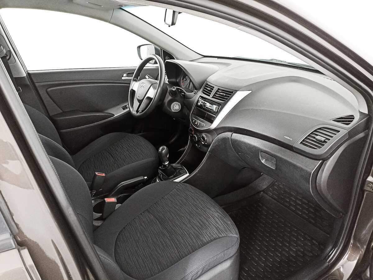 Hyundai Solaris с пробегом — 2014 год. Фото: #8