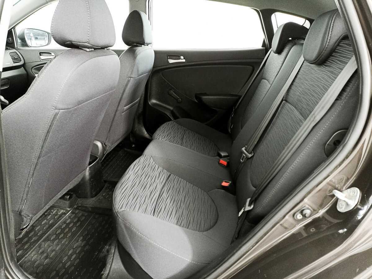 Hyundai Solaris с пробегом — 2014 год. Фото: #9