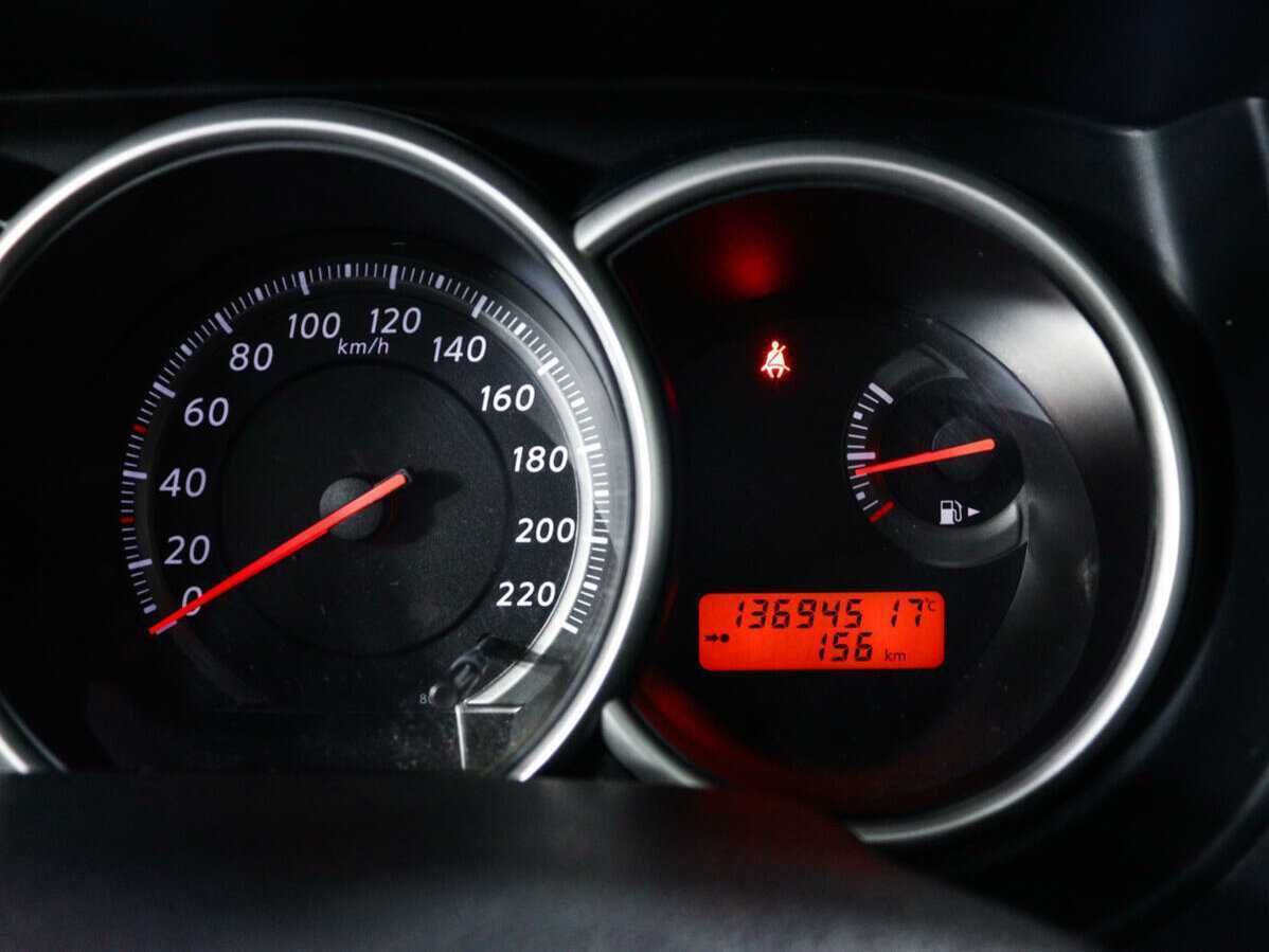 Nissan Tiida с пробегом — 2013 год. Фото: #8