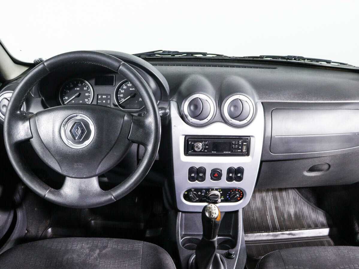 Renault Sandero с пробегом — 2012 год. Фото: #11