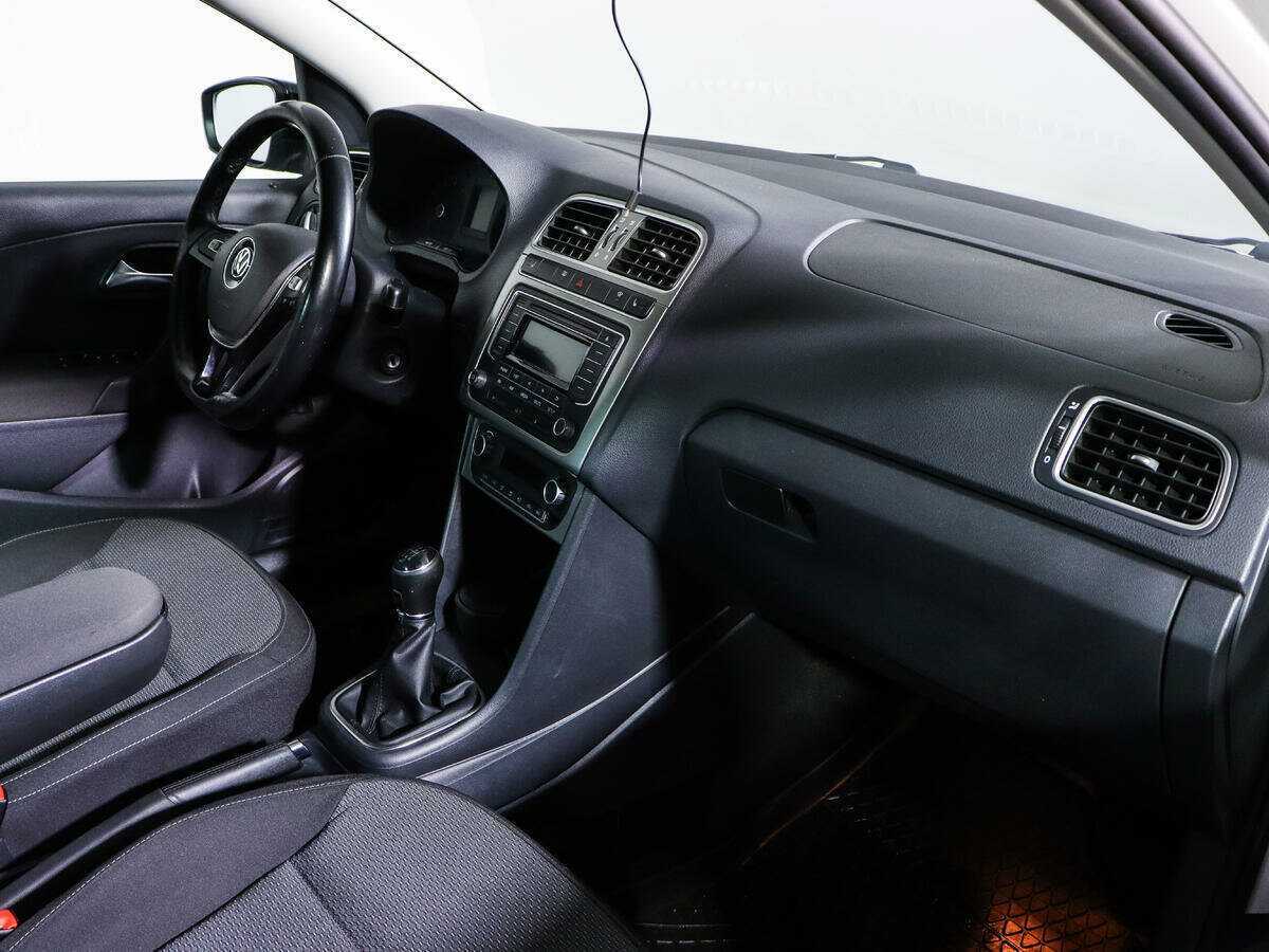 Volkswagen Polo с пробегом — 2017 год. Фото: #6