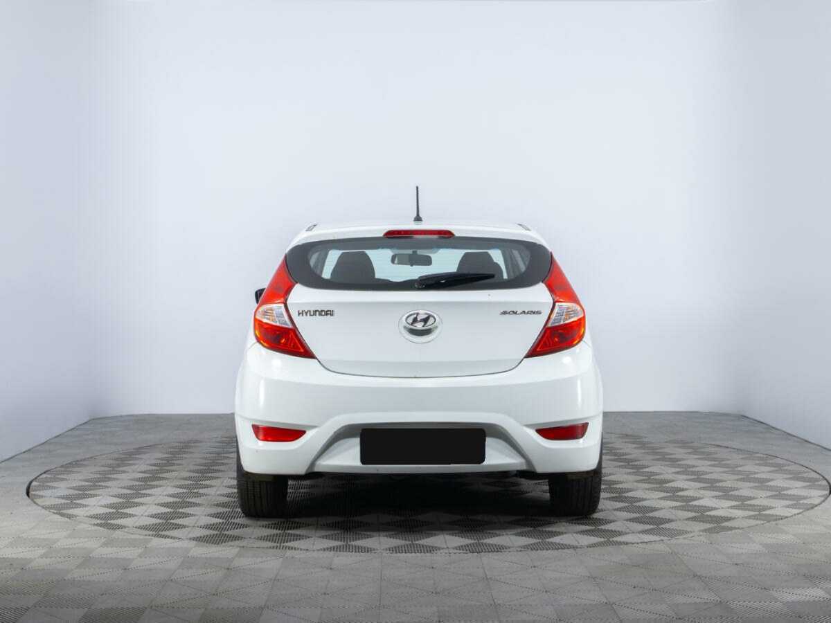 Hyundai Solaris с пробегом — 2014 год. Фото: #5