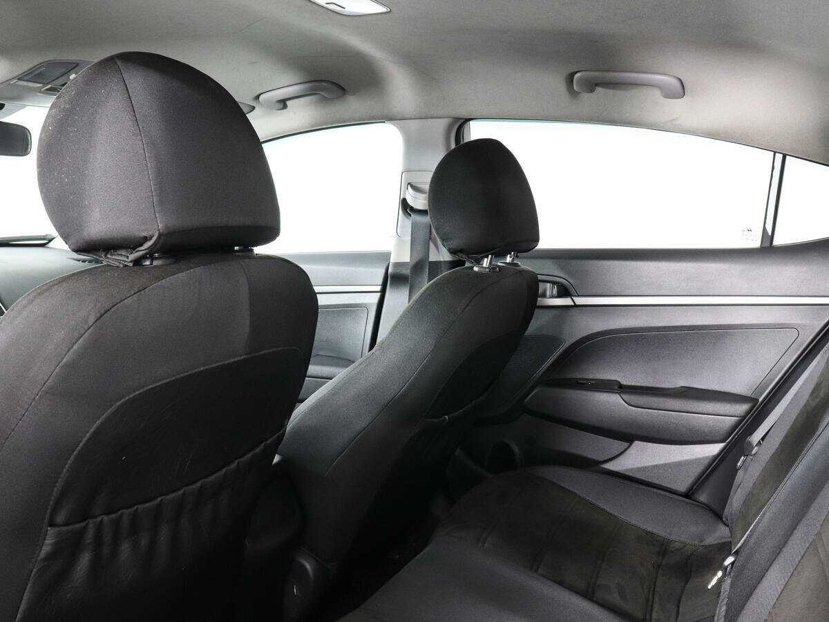 Hyundai Elantra с пробегом — 2018 год. Фото: #6