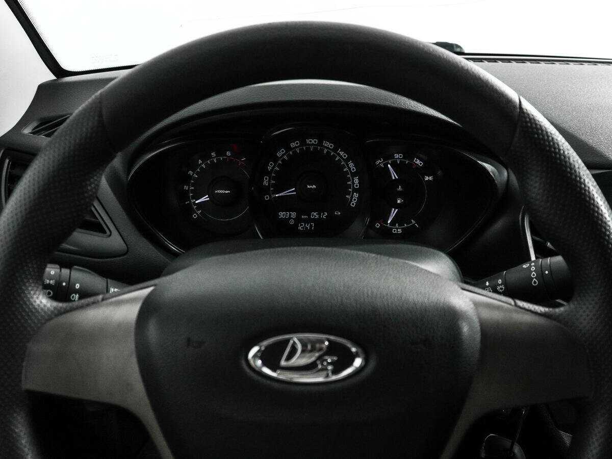 Lada (ВАЗ) Vesta с пробегом — 2017 год. Фото: #12