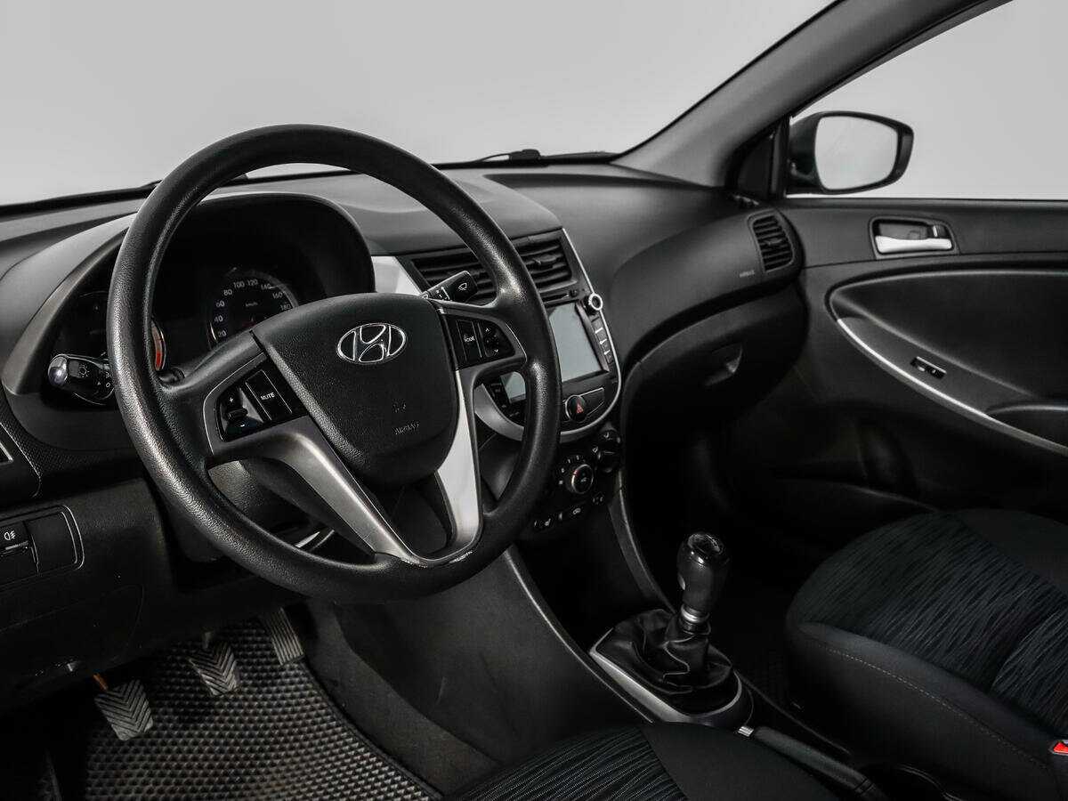 Hyundai Solaris с пробегом — 2014 год. Фото: #8