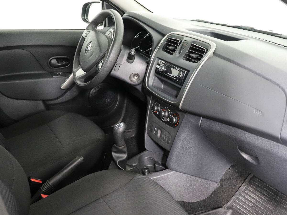 Renault Sandero с пробегом — 2015 год. Фото: #8