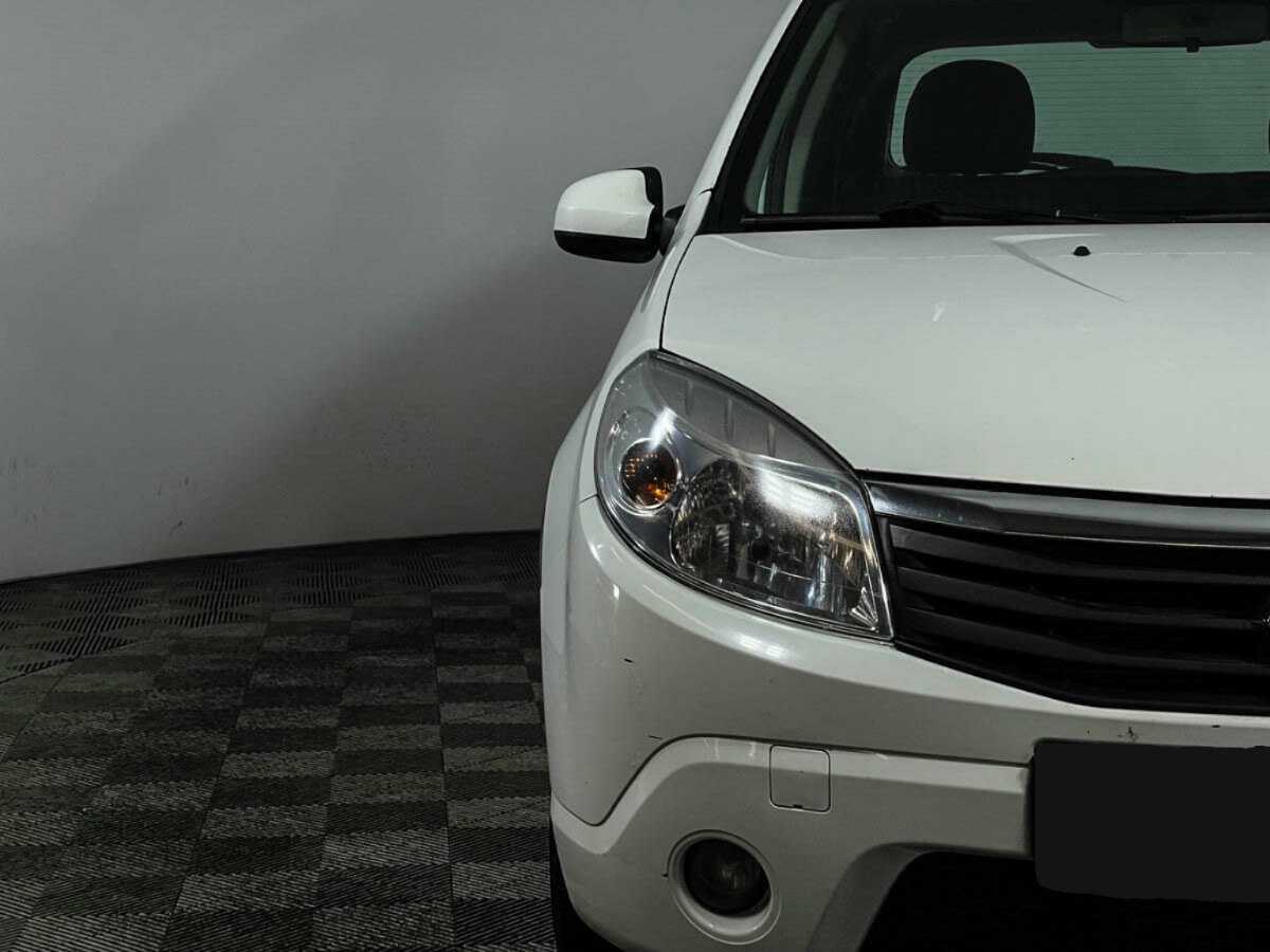 Renault Sandero с пробегом — 2013 год. Фото: #8