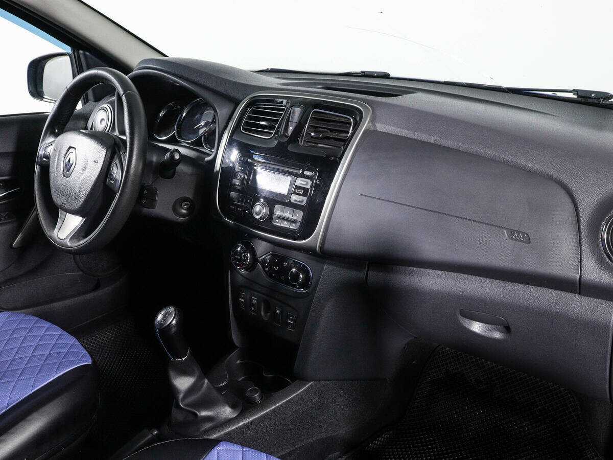 Renault Sandero с пробегом — 2015 год. Фото: #6