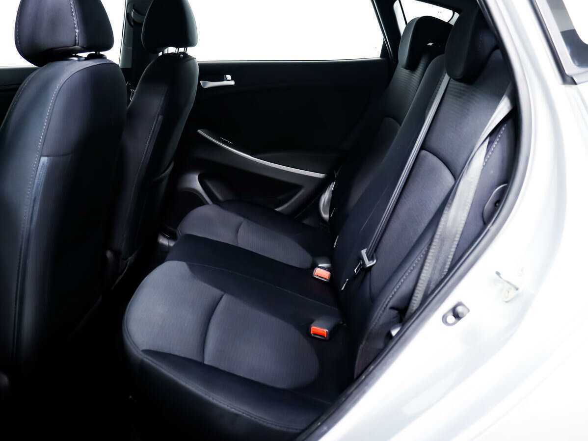 Hyundai Solaris с пробегом — 2014 год. Фото: #11