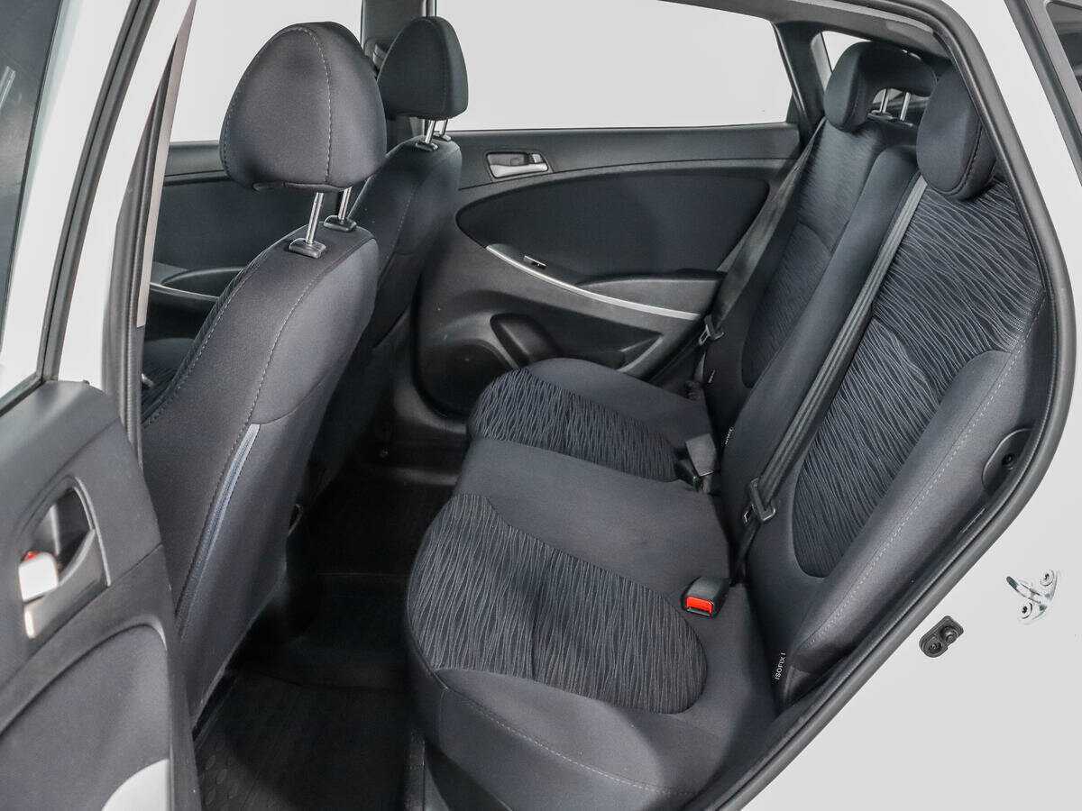 Hyundai Solaris с пробегом — 2015 год. Фото: #9