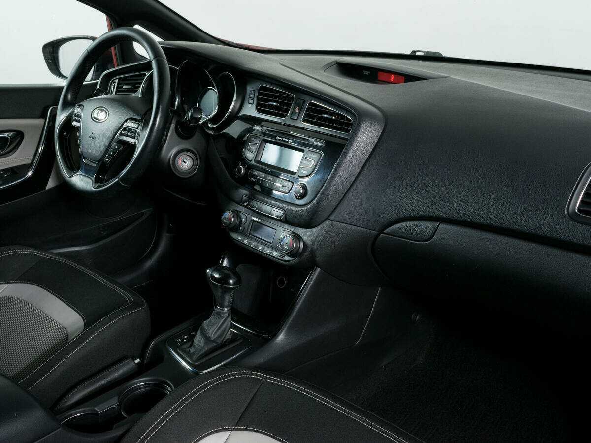 Kia Ceed с пробегом — 2013 год. Фото: #9