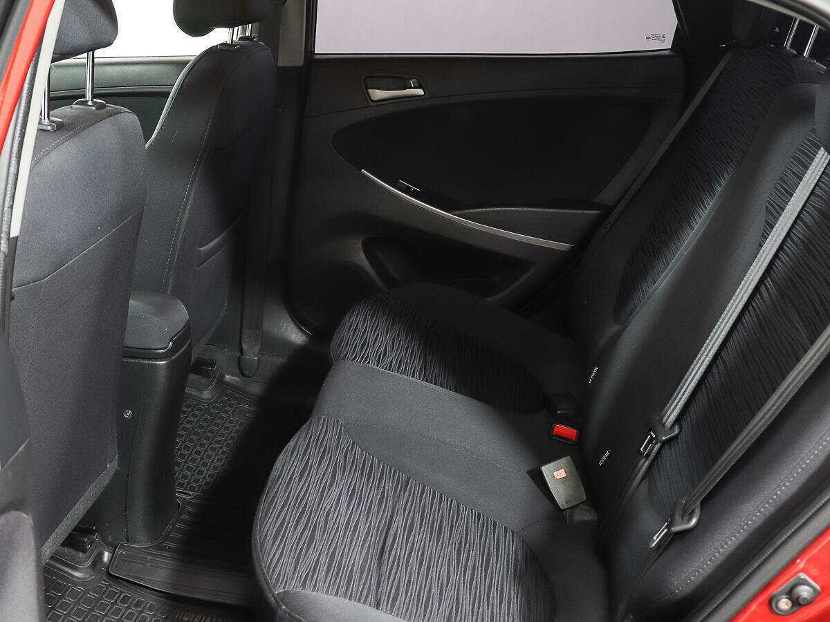 Hyundai Solaris с пробегом — 2014 год. Фото: #9