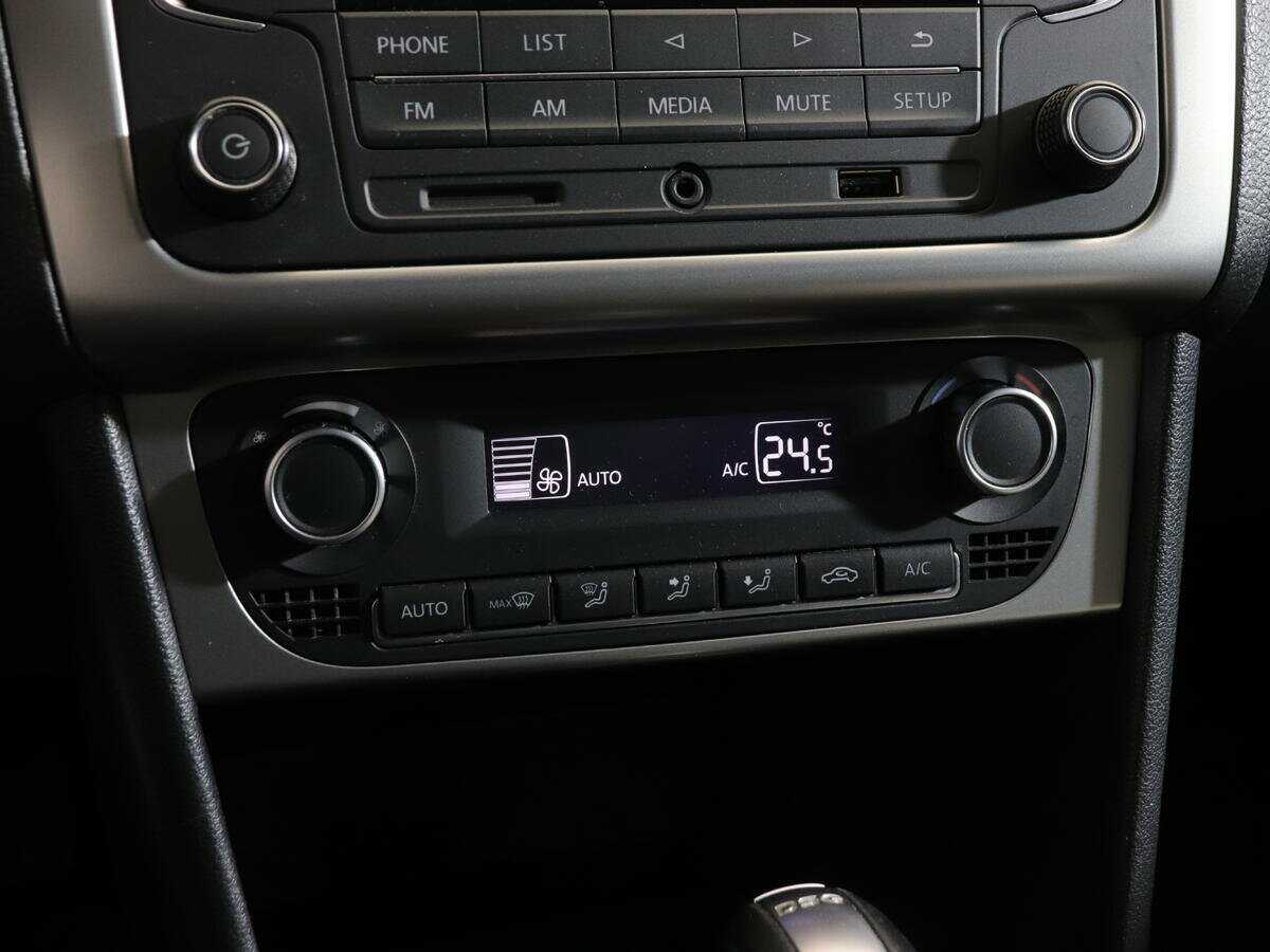 Volkswagen Polo с пробегом — 2017 год. Фото: #17