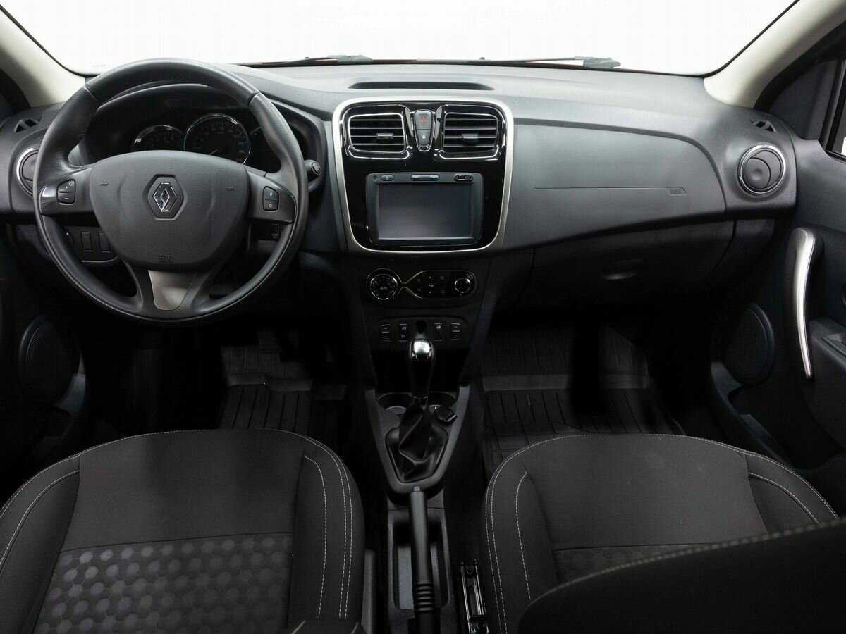 Renault Sandero с пробегом — 2017 год. Фото: #13