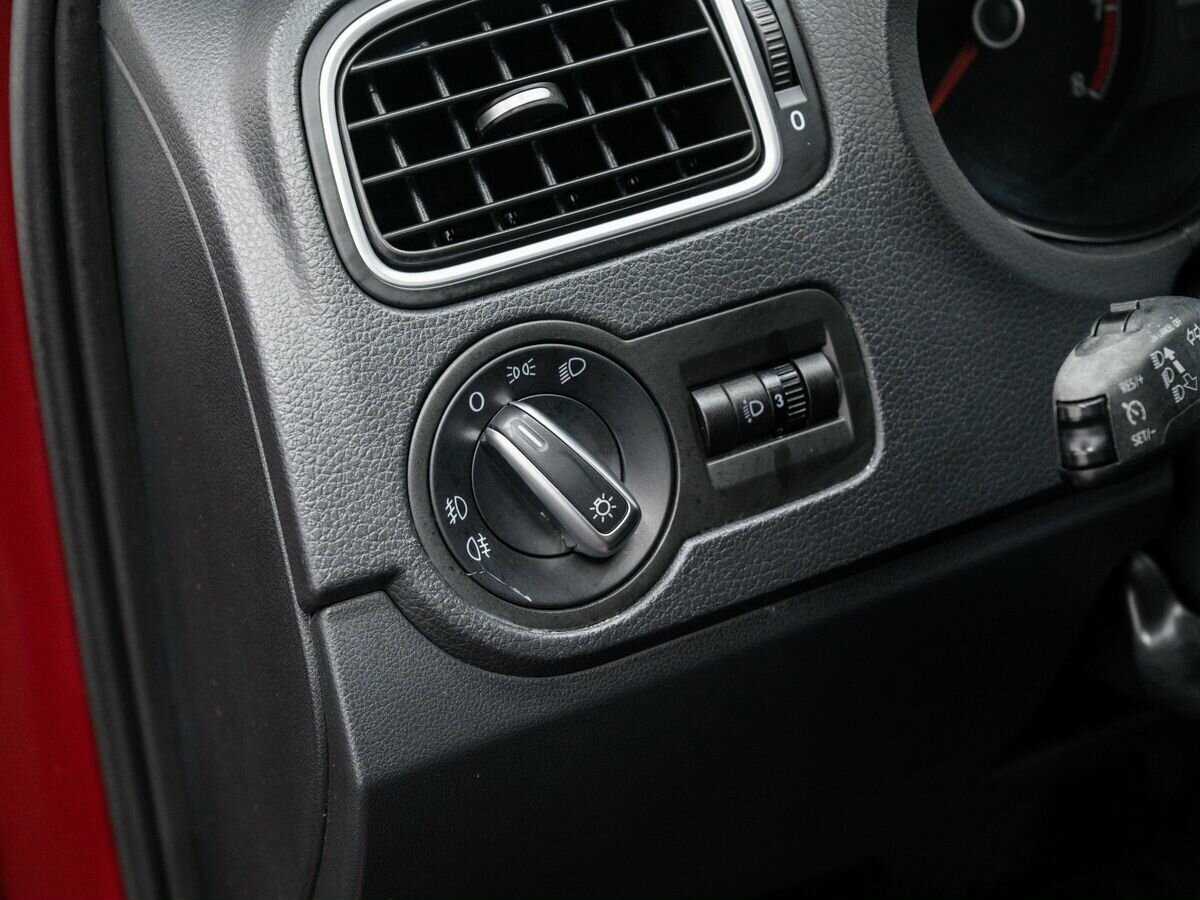 Volkswagen Polo с пробегом — 2017 год. Фото: #13