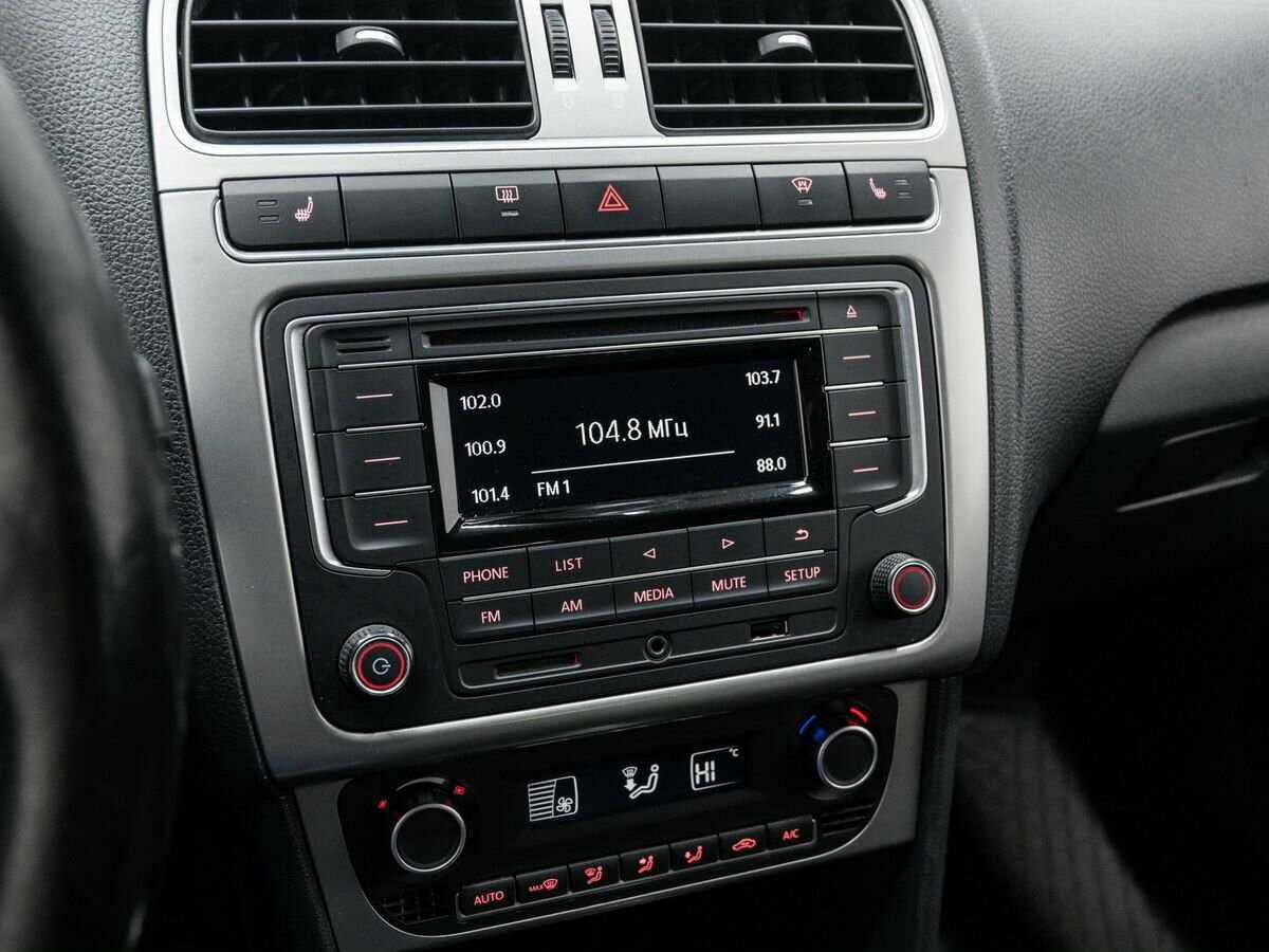 Volkswagen Polo с пробегом — 2017 год. Фото: #16