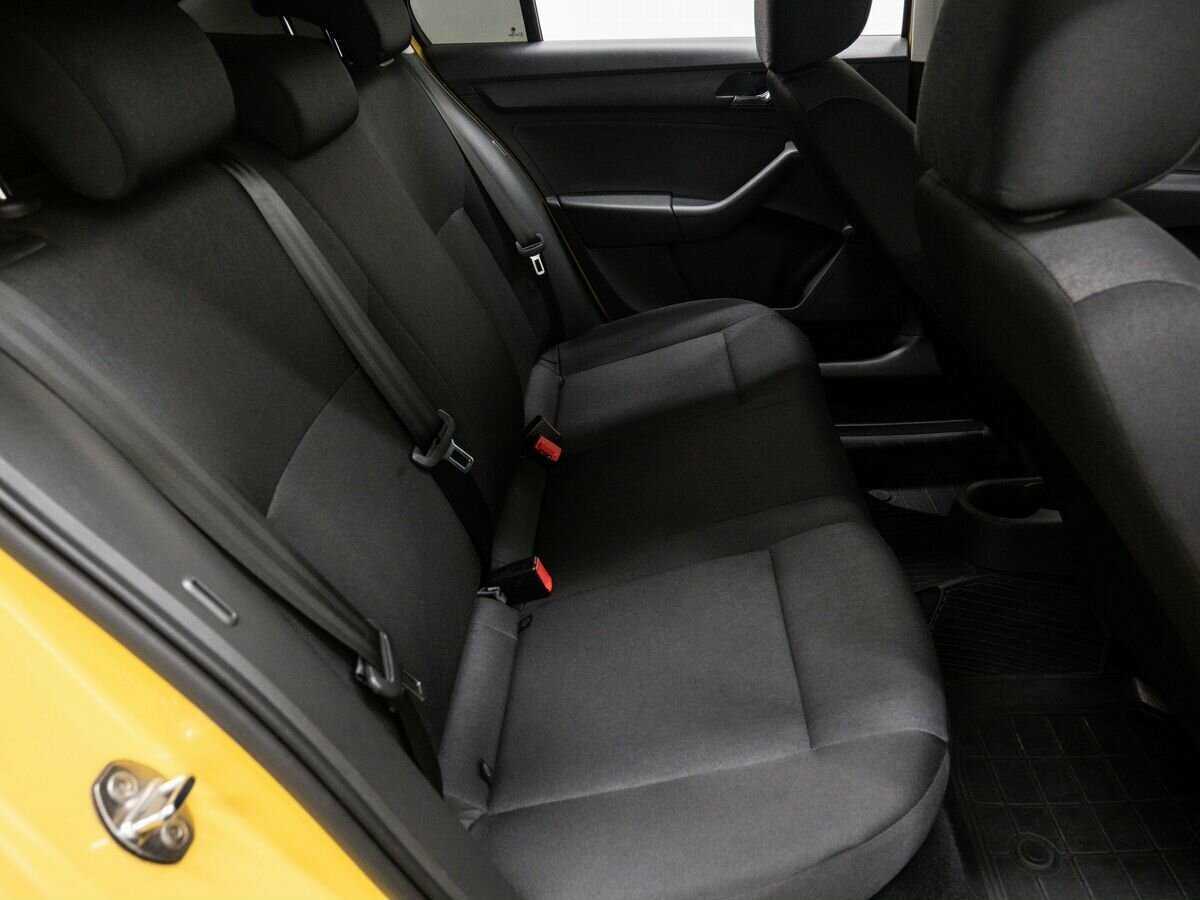 Skoda Rapid с пробегом — 2017 год. Фото: #11