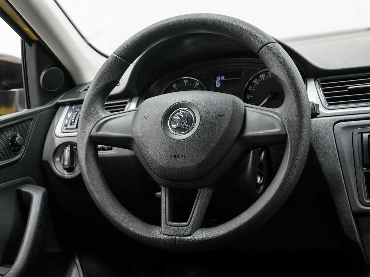 Skoda Rapid с пробегом — 2017 год. Фото: #12