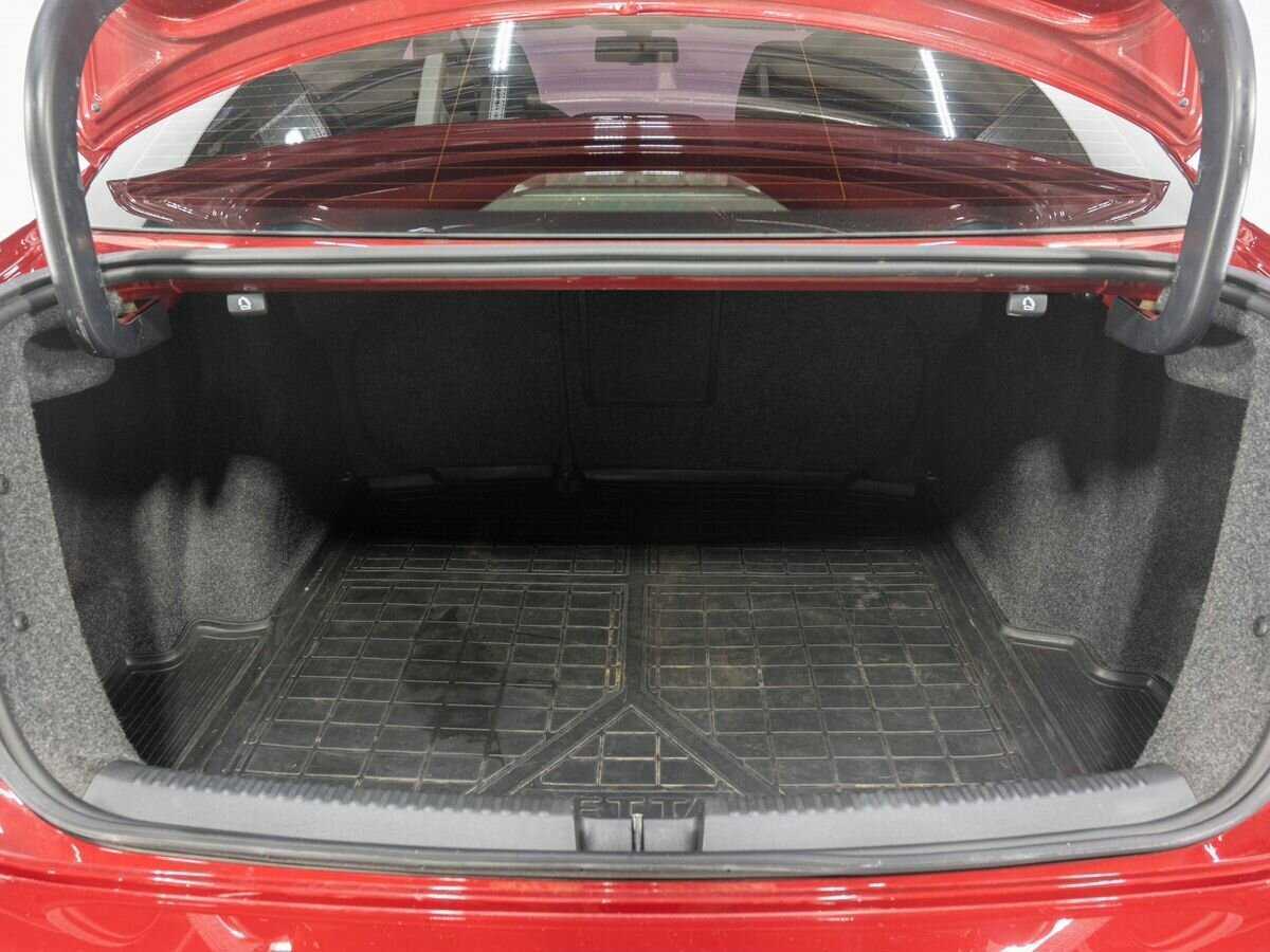 Volkswagen Jetta с пробегом — 2016 год. Фото: #21