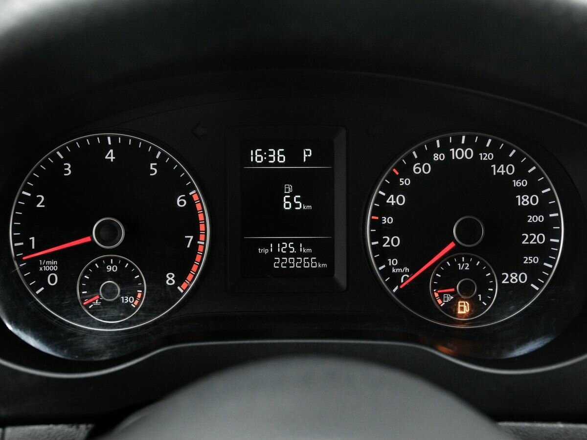 Volkswagen Jetta с пробегом — 2013 год. Фото: #18