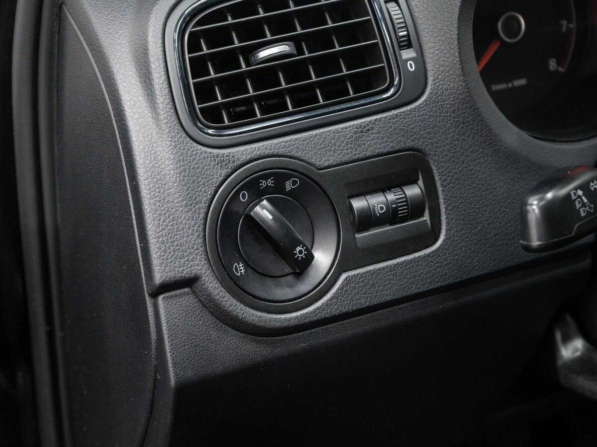 Volkswagen Polo с пробегом — 2014 год. Фото: #16