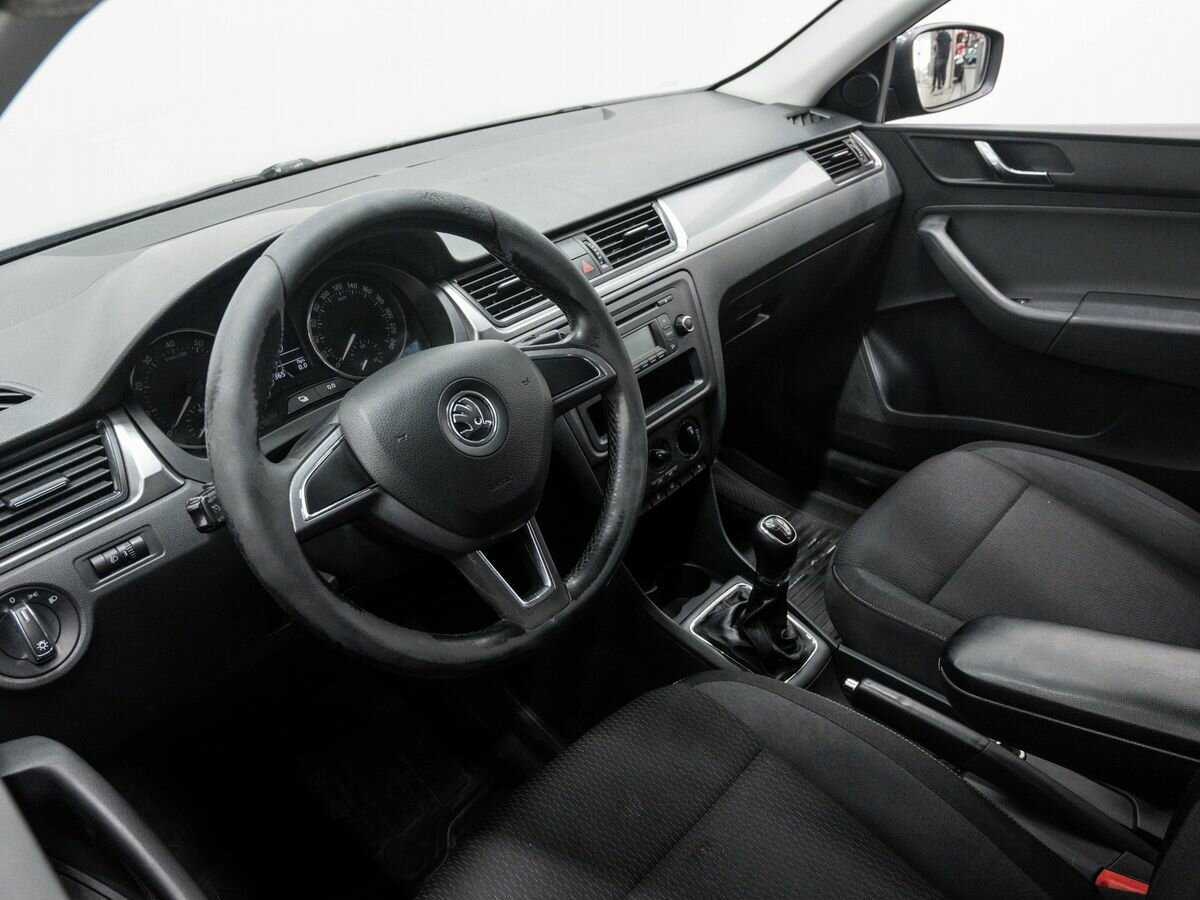 Skoda Rapid с пробегом — 2014 год. Фото: #12
