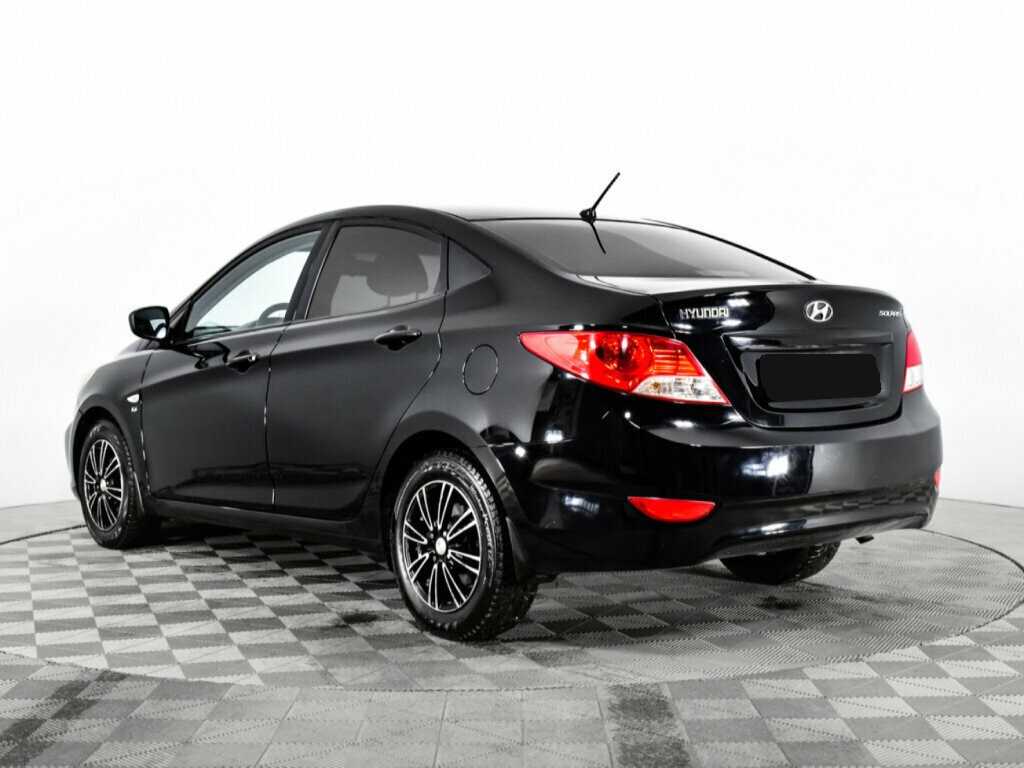 Hyundai Solaris с пробегом — 2012 год. Фото: #6