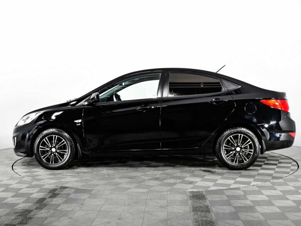 Hyundai Solaris с пробегом — 2012 год. Фото: #7