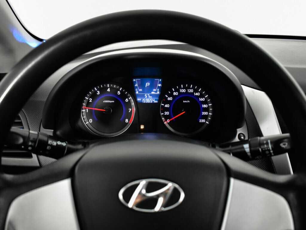 Hyundai Solaris с пробегом — 2012 год. Фото: #10