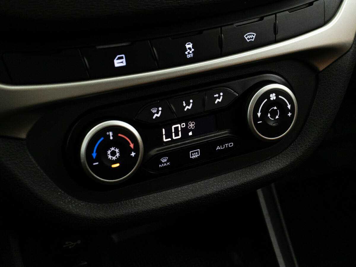 Lada (ВАЗ) Vesta с пробегом — 2019 год. Фото: #13