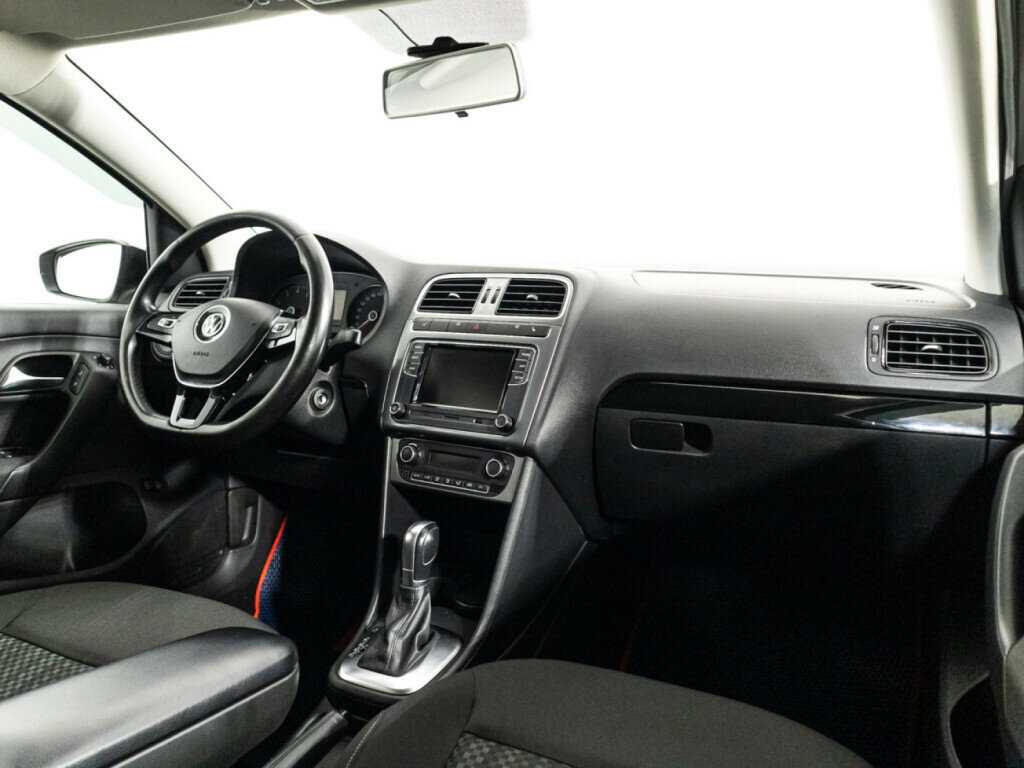 Volkswagen Polo с пробегом — 2018 год. Фото: #8