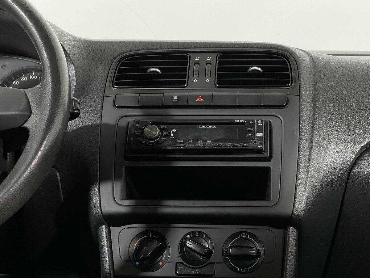 Volkswagen Polo с пробегом — 2012 год. Фото: #9