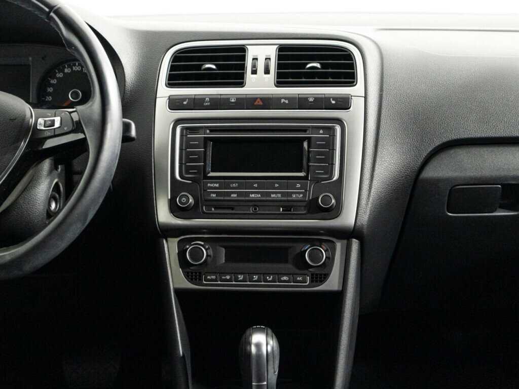 Volkswagen Polo с пробегом — 2017 год. Фото: #13