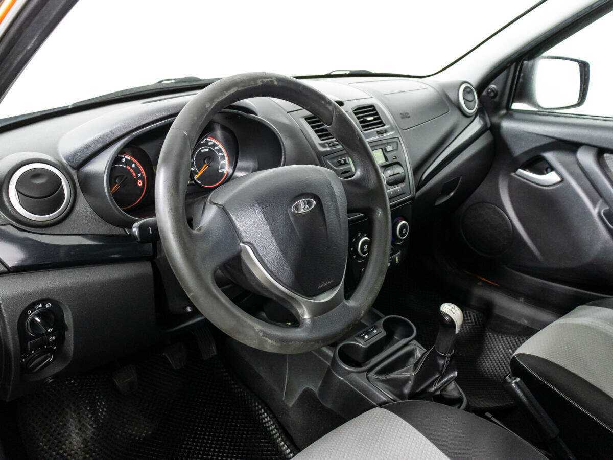 Lada (ВАЗ) Kalina с пробегом — 2015 год. Фото: #10