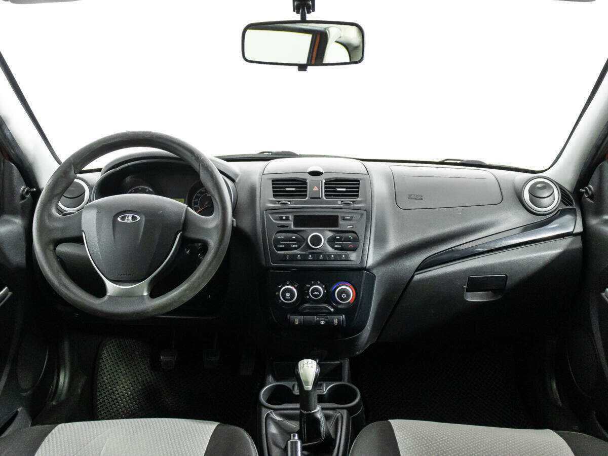 Lada (ВАЗ) Kalina с пробегом — 2015 год. Фото: #12