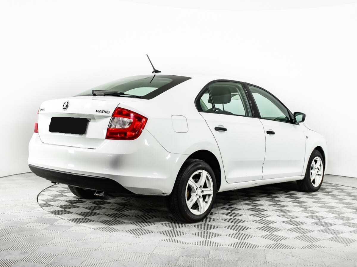 Skoda Rapid с пробегом — 2017 год. Фото: #4