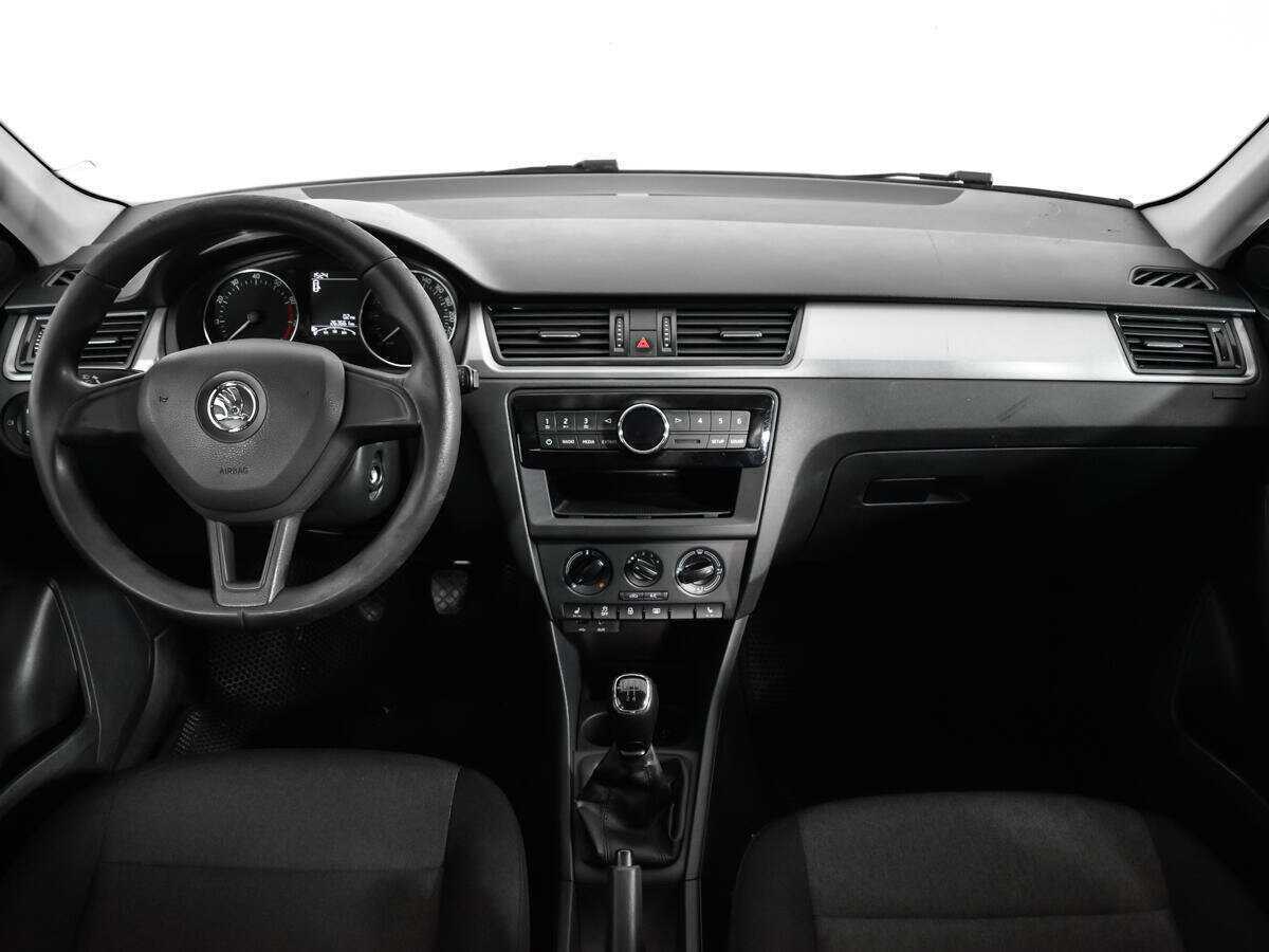 Skoda Rapid с пробегом — 2017 год. Фото: #11