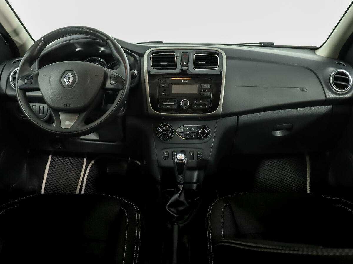 Renault Sandero с пробегом — 2017 год. Фото: #10