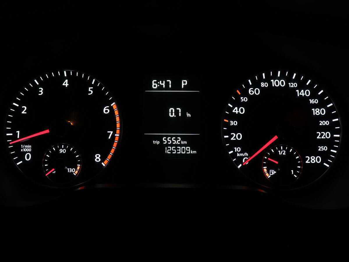 Volkswagen Jetta с пробегом — 2014 год. Фото: #6