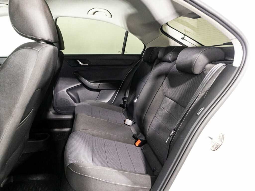 Skoda Rapid с пробегом — 2015 год. Фото: #9