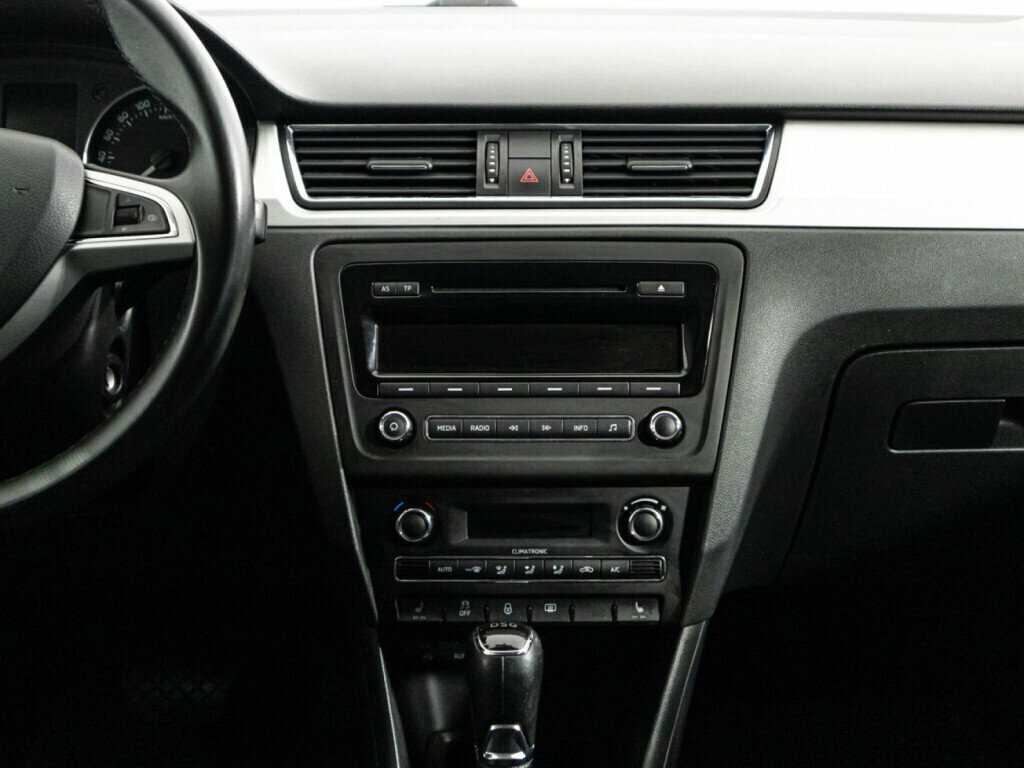 Skoda Rapid с пробегом — 2015 год. Фото: #13