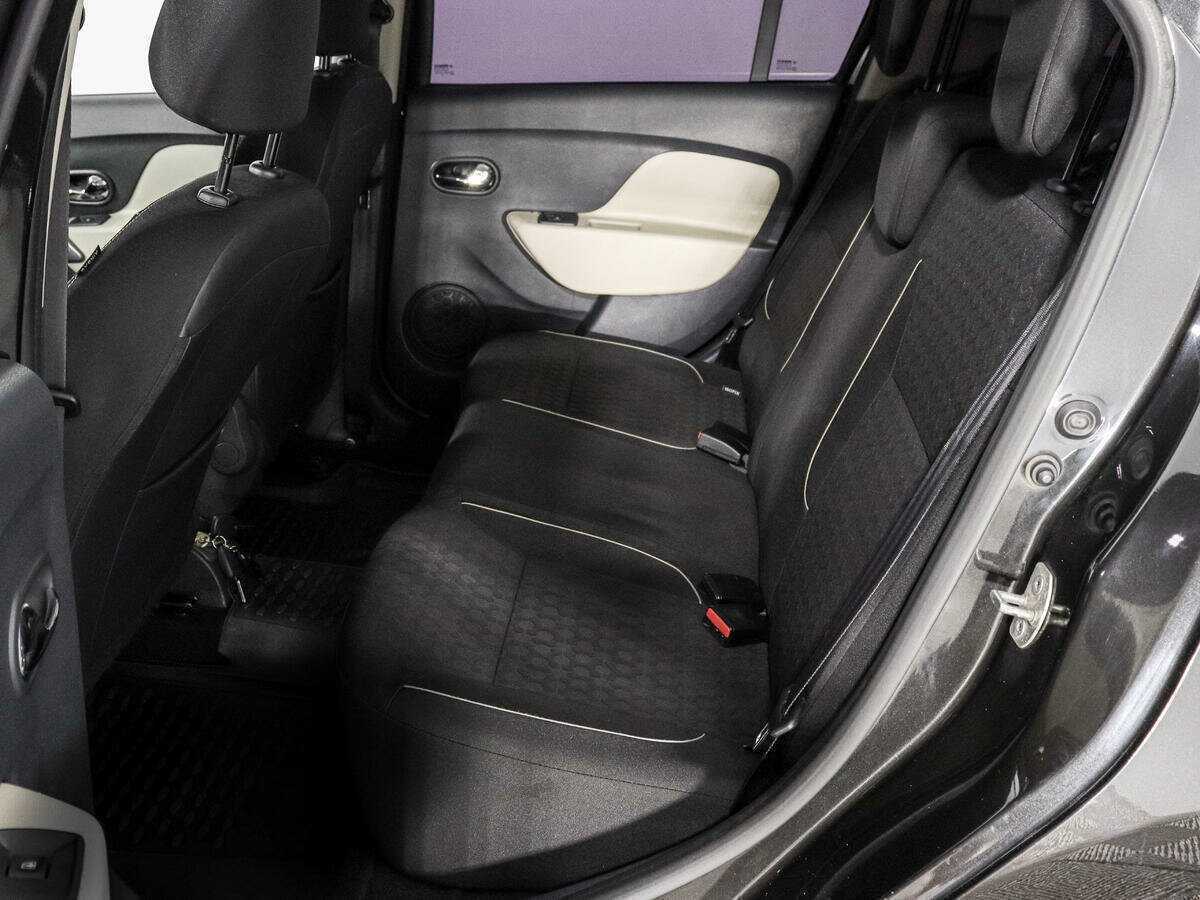 Renault Logan с пробегом — 2016 год. Фото: #9