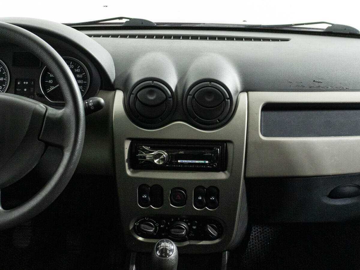 Renault Sandero с пробегом — 2012 год. Фото: #13