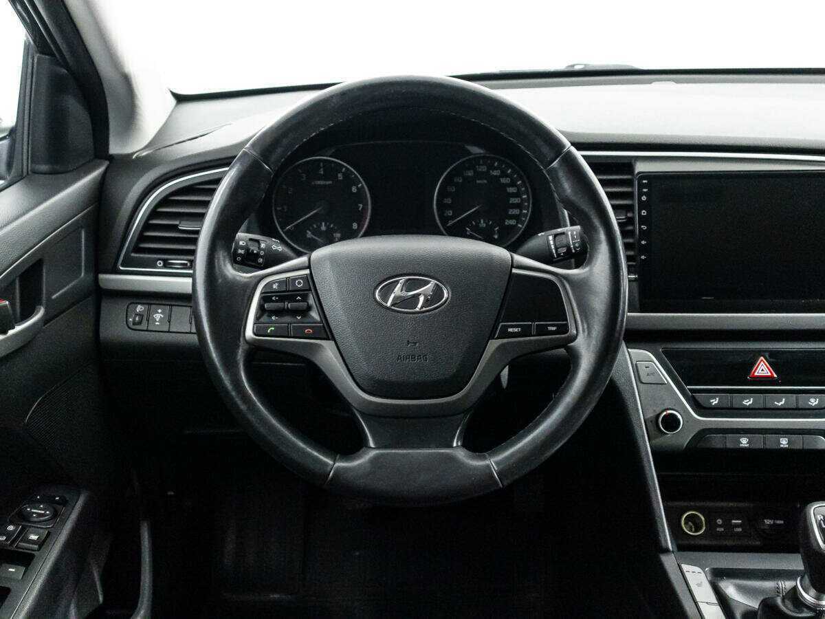 Hyundai Elantra с пробегом — 2017 год. Фото: #17