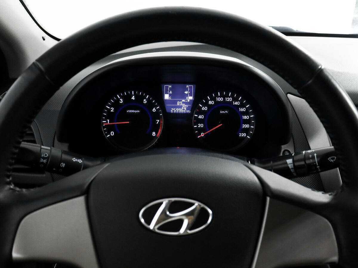 Hyundai Solaris с пробегом — 2014 год. Фото: #10