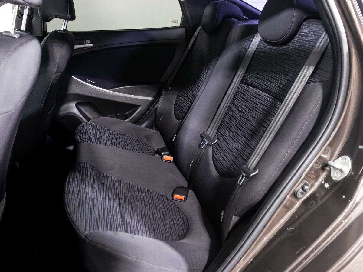 Hyundai Solaris с пробегом — 2015 год. Фото: #9