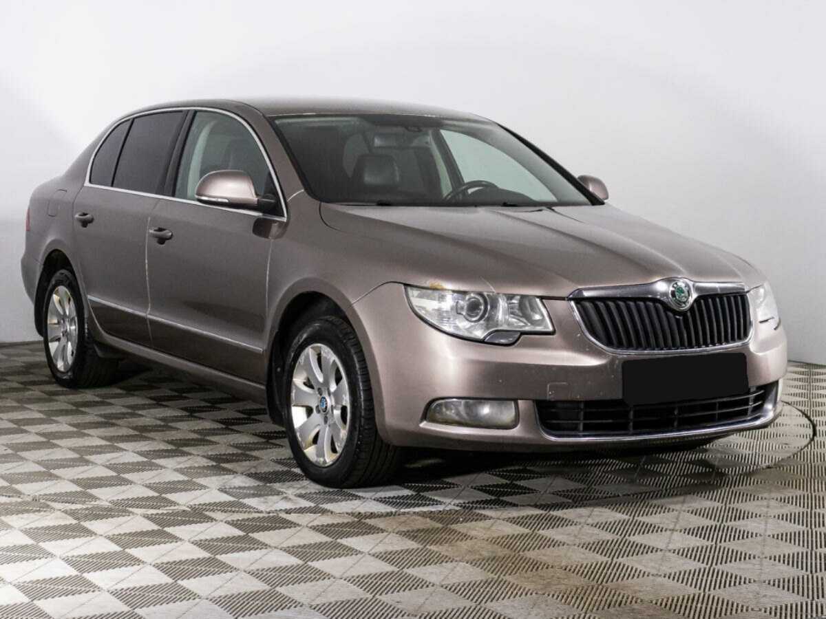 Skoda Superb с пробегом — 2012 год. Фото: #2