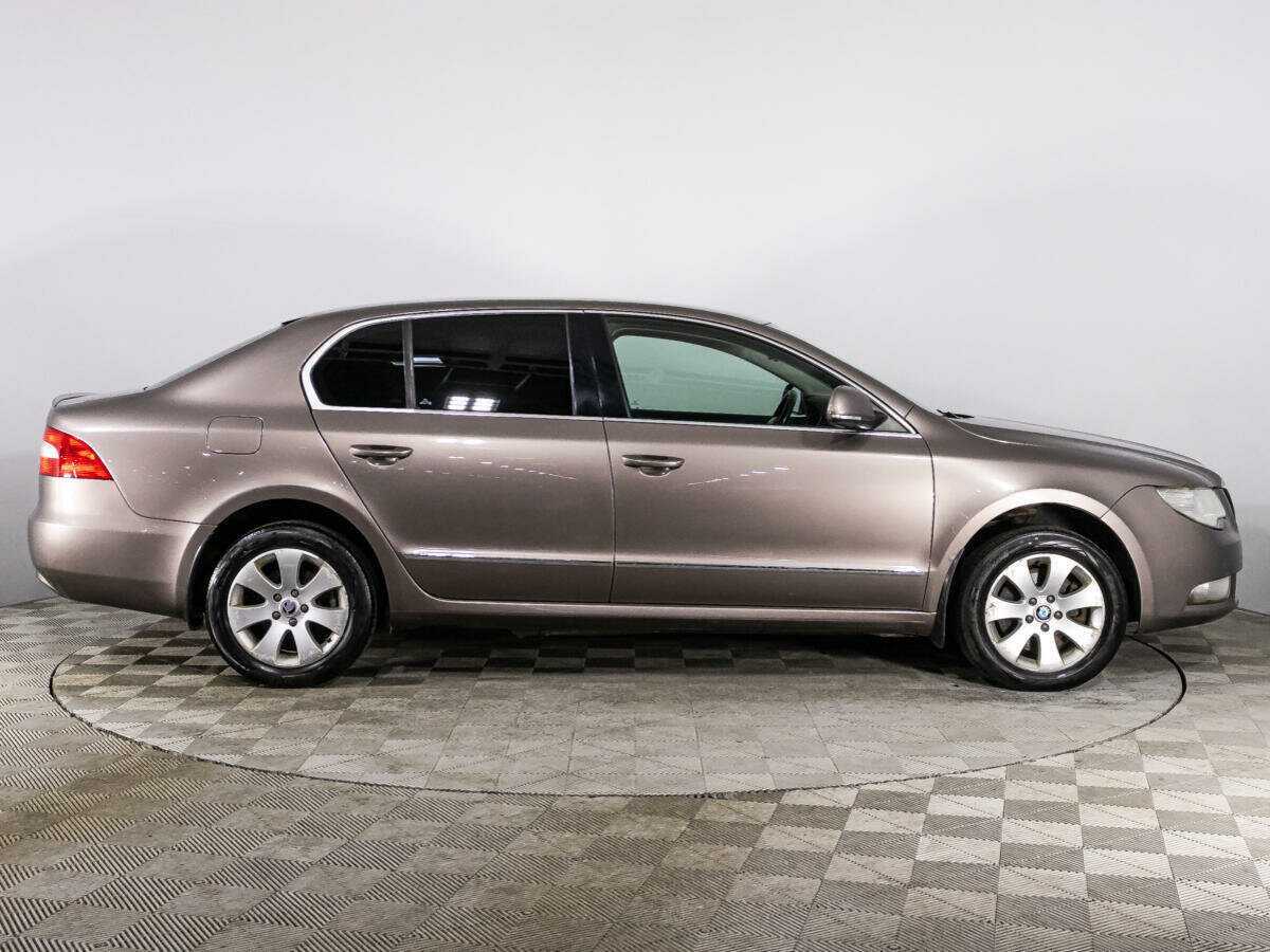 Skoda Superb с пробегом — 2012 год. Фото: #3