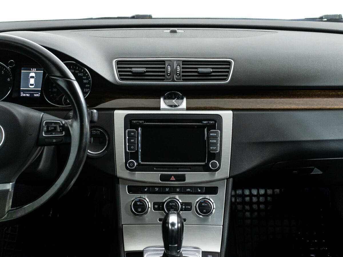 Volkswagen Passat с пробегом — 2012 год. Фото: #13